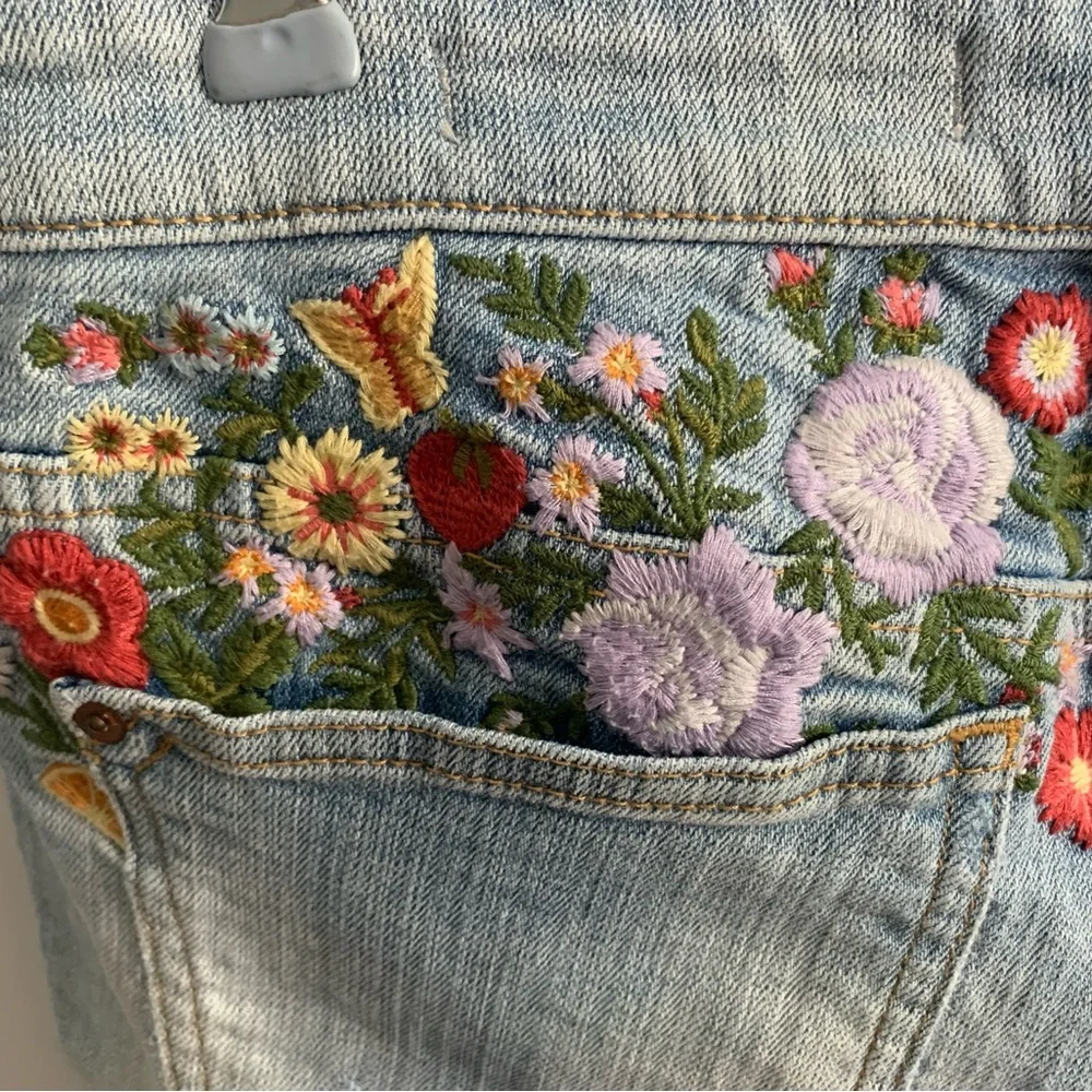 Pilcro and the Letterpress by Anthropologie Slim Boyfriend denim shorts, Size 25 - Picture 2 of 9